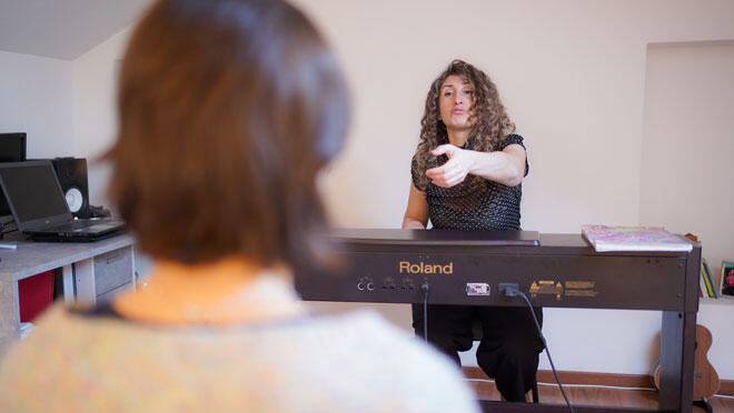 Jessica Mazzoccoli_Percorso individuale di canto Jessica Mazzoccoli durante una lezione individuale di canto con un’allieva