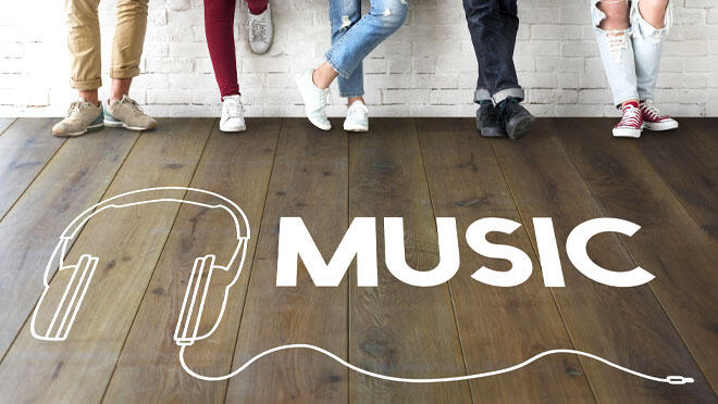 Jessica Mazzoccoli_Lab Experience e musica condivisa Gruppo di persone insieme con scritta Music e cuffie, simbolo di esperienza musicale condivisa