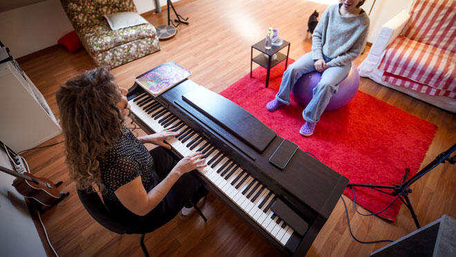 Lezione individuale di canto e vocal coaching con Jessica Mazzoccoli al pianoforte